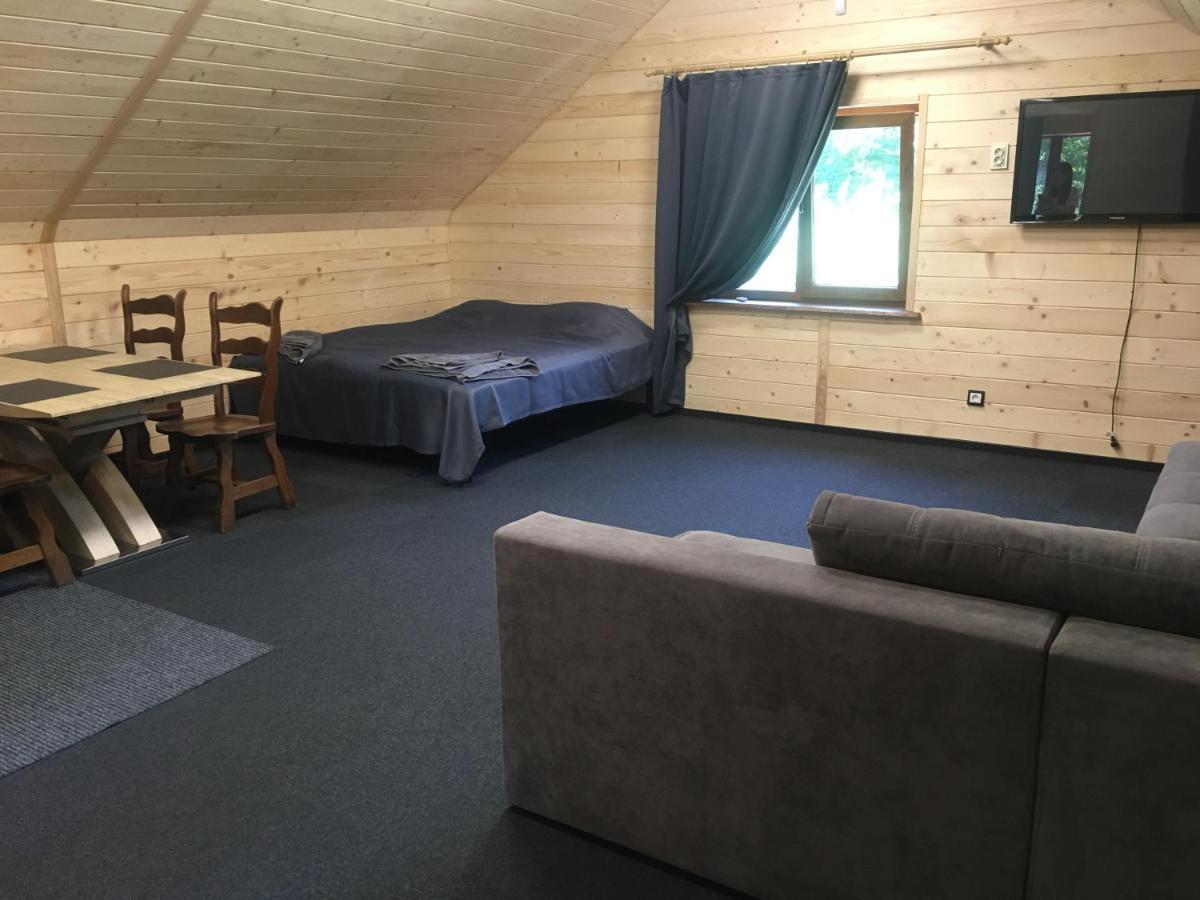 Хочу В Карпати Leilighet Skole Eksteriør bilde